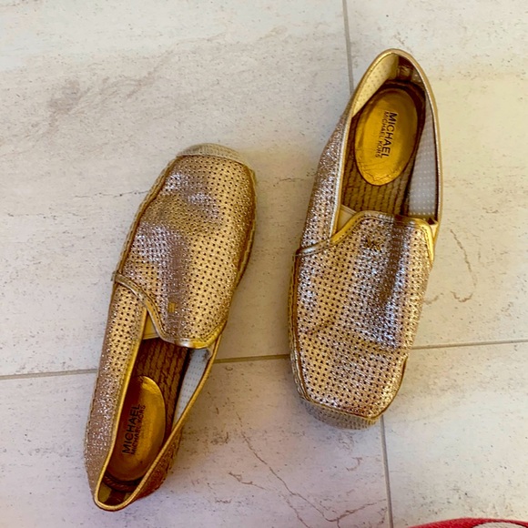 Gently worn my slides - Picture 1 of 3